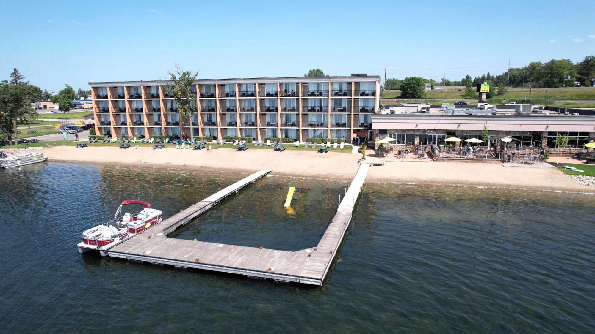 Holiday Inn Detroit Lakes By Ihg מראה חיצוני תמונה